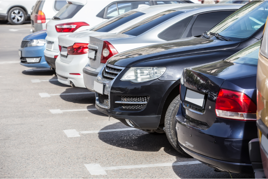 Parkingi prywatne i lotniskowe zapewniają ochronę OC wyłącznie w przypadku szkód powstałych z winy operatora obiektu lub jego pracowników.